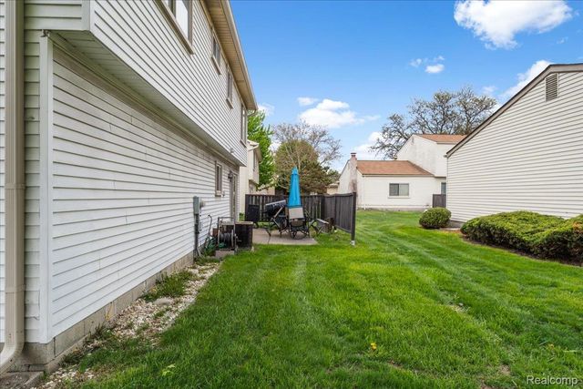 2968 Roundtree Drive, Troy, MI 48083