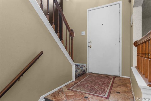 2968 Roundtree Drive, Troy, MI 48083