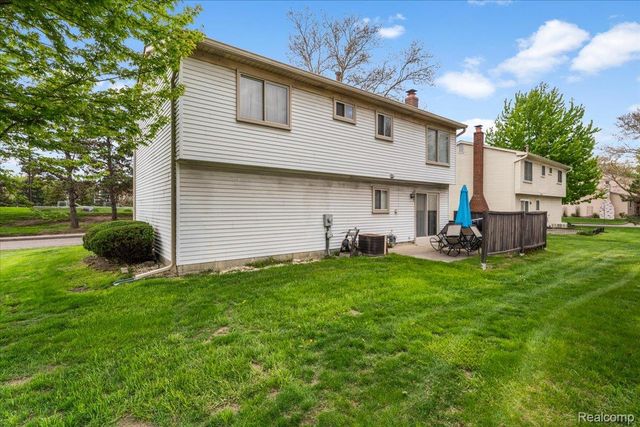 2968 Roundtree Drive, Troy, MI 48083