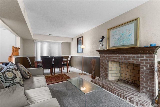 2968 Roundtree Drive, Troy, MI 48083