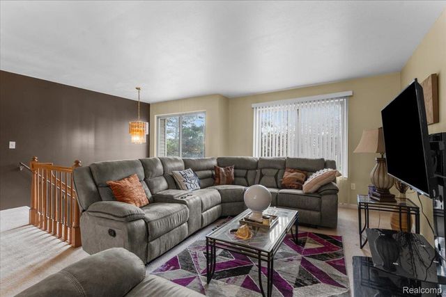 2968 Roundtree Drive, Troy, MI 48083
