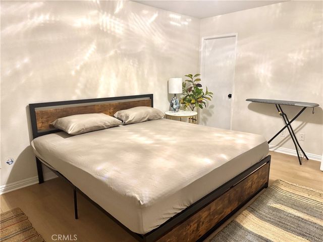 10215 Larwin, Los Angeles, CA 91311