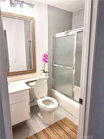 10215 Larwin, Los Angeles, CA 91311