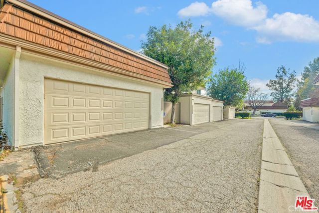 10215 Larwin, Los Angeles, CA 91311