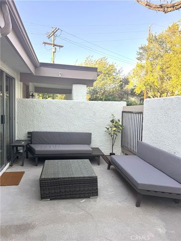 10215 Larwin, Los Angeles, CA 91311