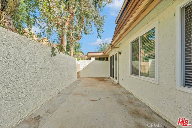 10215 Larwin, Los Angeles, CA 91311