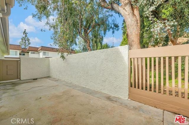 10215 Larwin, Los Angeles, CA 91311