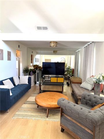 10215 Larwin, Los Angeles, CA 91311
