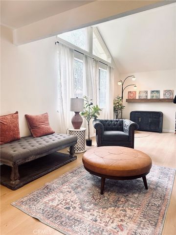 10215 Larwin, Los Angeles, CA 91311