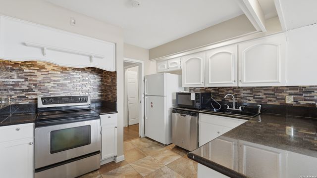 7500 Callaghan Rd Apt 140, San Antonio, TX 78229