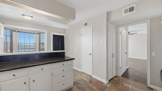 7500 Callaghan Rd Apt 140, San Antonio, TX 78229