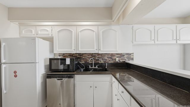 7500 Callaghan Rd Apt 140, San Antonio, TX 78229