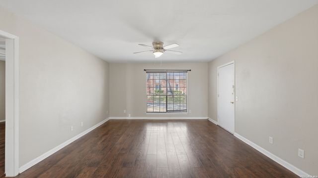 7500 Callaghan Rd Apt 140, San Antonio, TX 78229