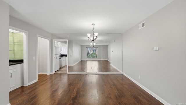 7500 Callaghan Rd Apt 140, San Antonio, TX 78229