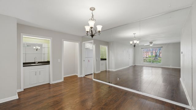 7500 Callaghan Rd Apt 140, San Antonio, TX 78229