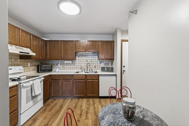 66 9th Street E 1313, Saint Paul, MN 55101