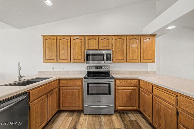 5674 E 3RD Avenue, Apache Junction, AZ 85119