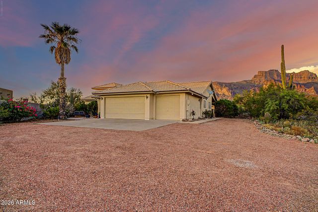 5674 E 3RD Avenue, Apache Junction, AZ 85119