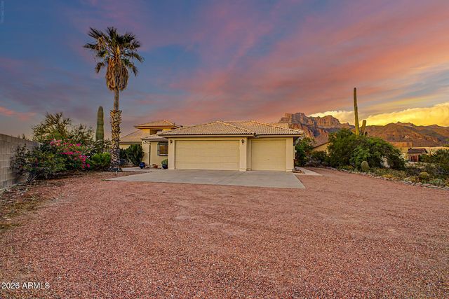 5674 E 3RD Avenue, Apache Junction, AZ 85119