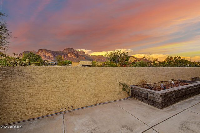 5674 E 3RD Avenue, Apache Junction, AZ 85119