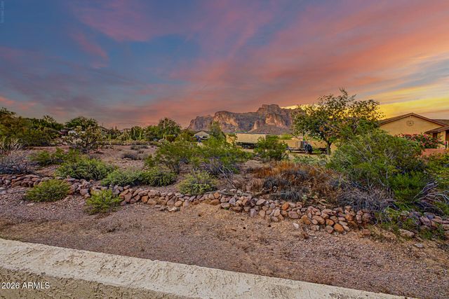 5674 E 3RD Avenue, Apache Junction, AZ 85119
