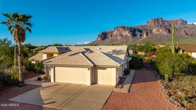 5674 E 3RD Avenue, Apache Junction, AZ 85119