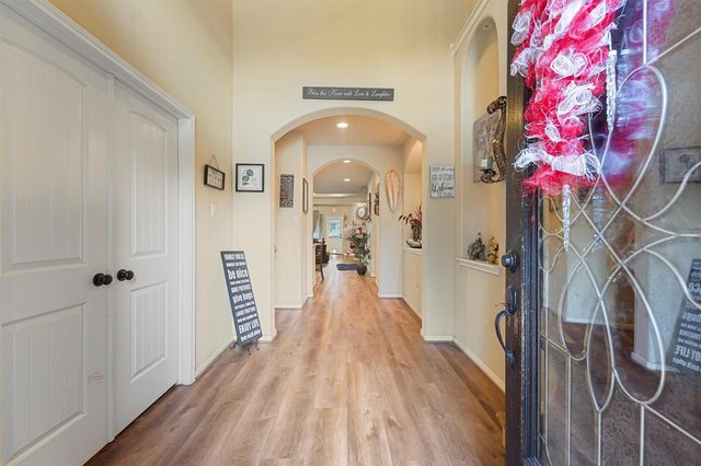 111 Quail Meadow Drive, Conroe, TX 77384