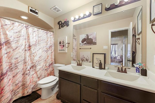 111 Quail Meadow Drive, Conroe, TX 77384