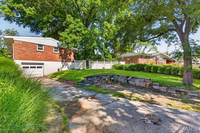1723 Gulf Drive, St Louis, MO 63130