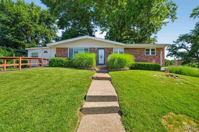 1723 Gulf Drive, St Louis, MO 63130