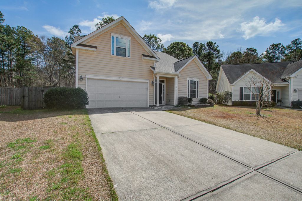 Image 4 of property listing at 204 Palmetto Village Circle, Moncks Corner, SC 29461