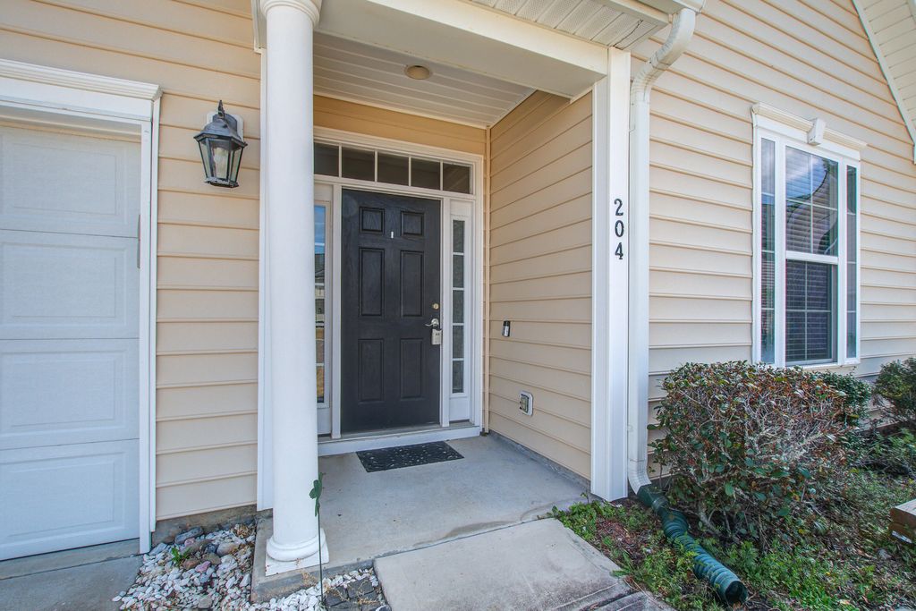 Image 5 of property listing at 204 Palmetto Village Circle, Moncks Corner, SC 29461