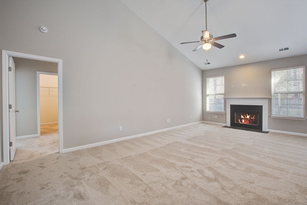 Image 7 of property listing at 204 Palmetto Village Circle, Moncks Corner, SC 29461