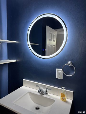 3814 MISSISSIPPI Avenue, Davenport, IA 52807