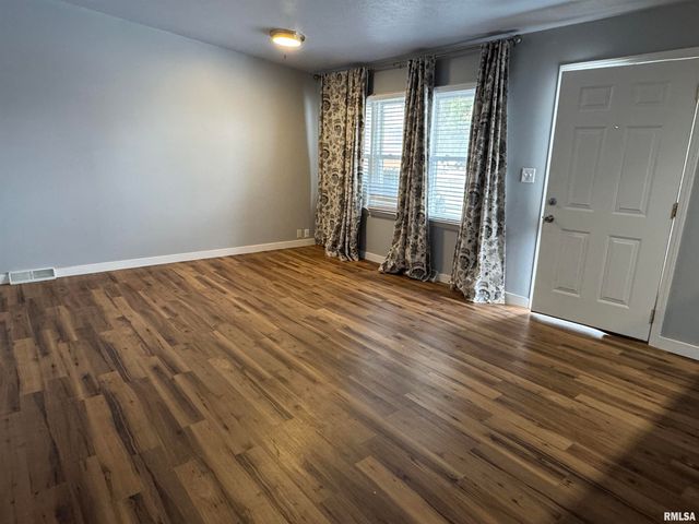 3814 MISSISSIPPI Avenue, Davenport, IA 52807