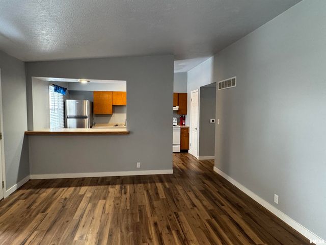 3814 MISSISSIPPI Avenue, Davenport, IA 52807