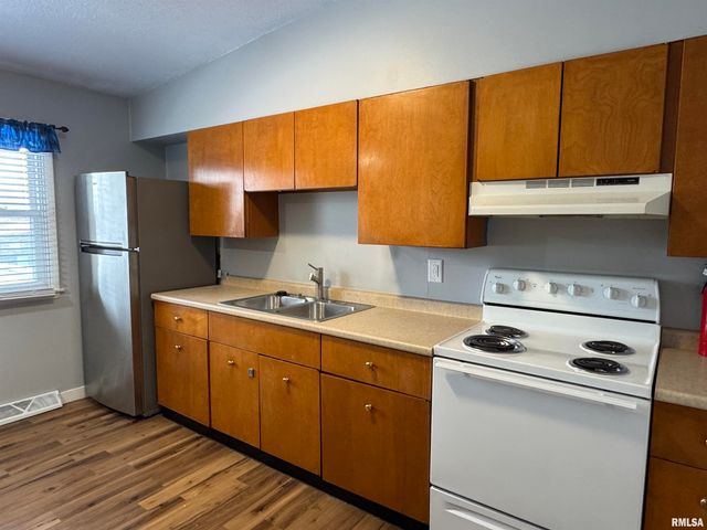 3814 MISSISSIPPI Avenue, Davenport, IA 52807