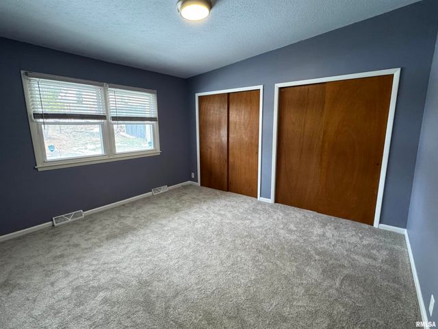 3814 MISSISSIPPI Avenue, Davenport, IA 52807