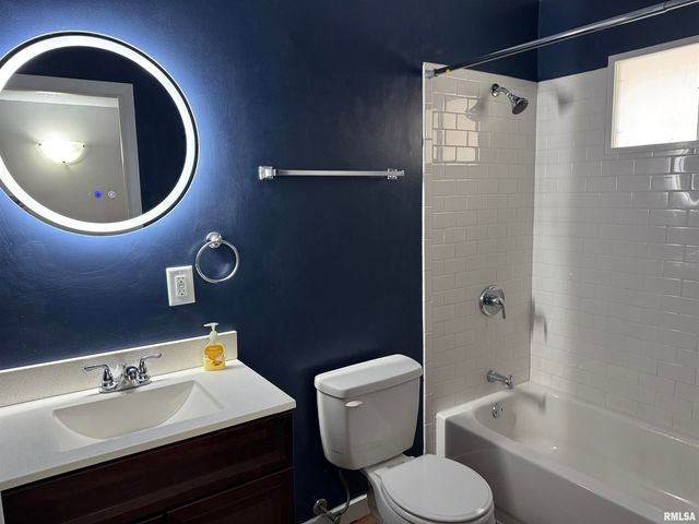 3814 MISSISSIPPI Avenue, Davenport, IA 52807