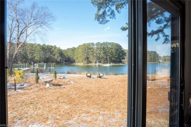 172 Aldebaran RD, Mathews, VA 23109