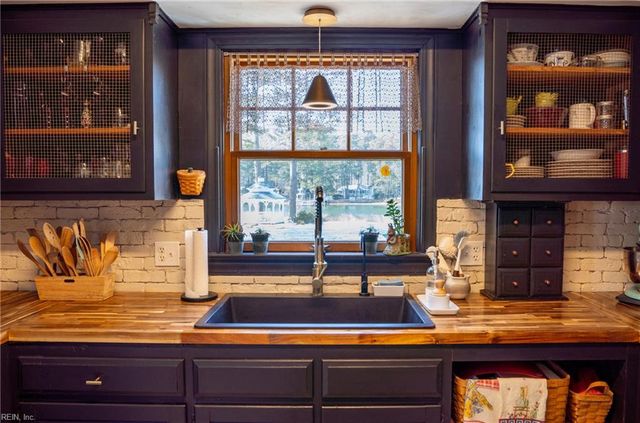 172 Aldebaran RD, Mathews, VA 23109