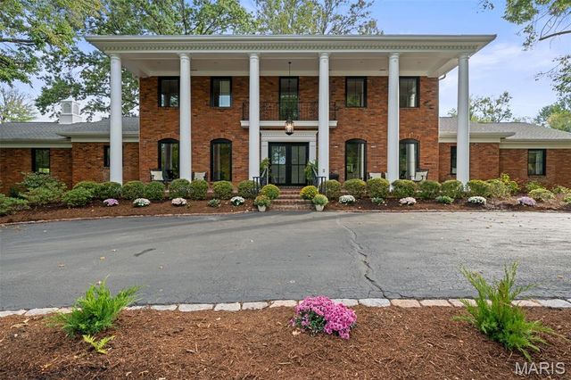 436 Tregaron Place, Frontenac, MO 63131