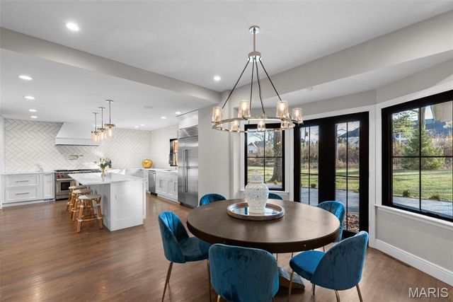 436 Tregaron Place, Frontenac, MO 63131