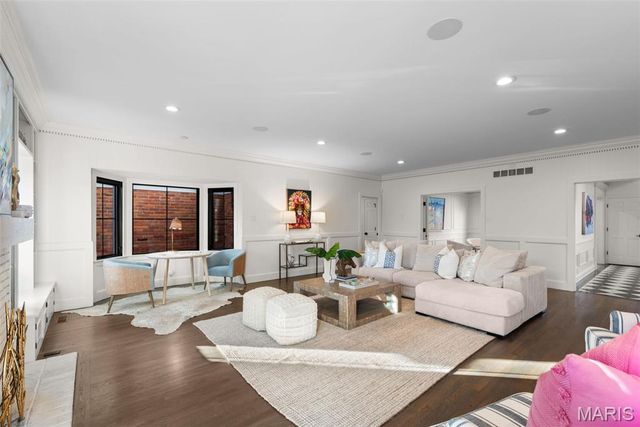 436 Tregaron Place, Frontenac, MO 63131