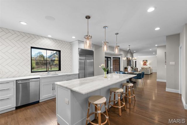 436 Tregaron Place, Frontenac, MO 63131