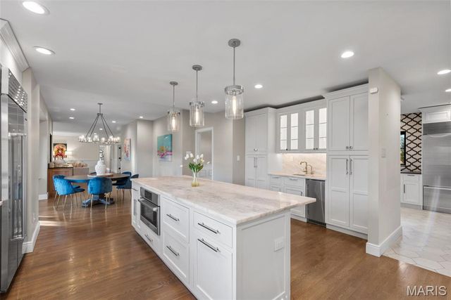 436 Tregaron Place, Frontenac, MO 63131