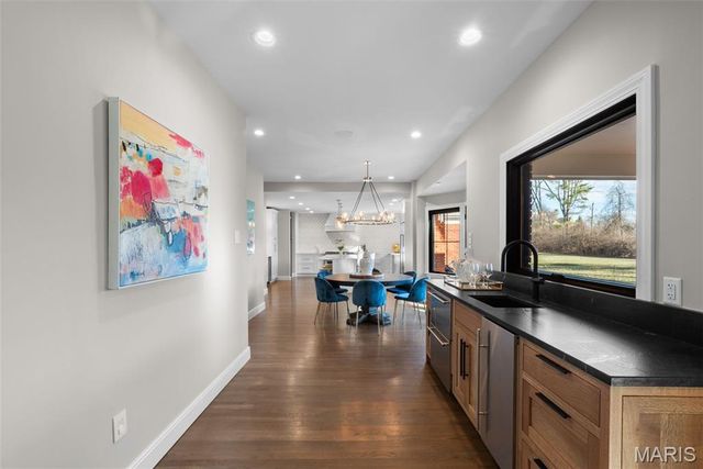 436 Tregaron Place, Frontenac, MO 63131