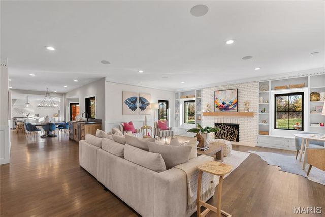 436 Tregaron Place, Frontenac, MO 63131