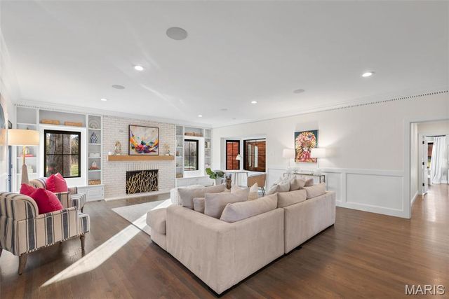 436 Tregaron Place, Frontenac, MO 63131