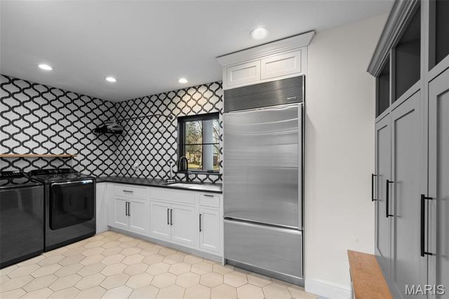 436 Tregaron Place, Frontenac, MO 63131